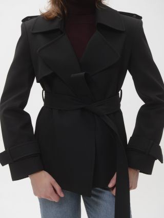 Your autumn game-changer. A cropped trench in graphite — a premium piece that feels like an investment. ◽️ Cropped trench...