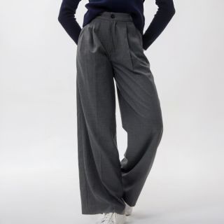 Perfect cut, comfort, and style — grey palazzo trousers you can wear with sneakers or heels. ◽️ Grey palazzo trousers –...